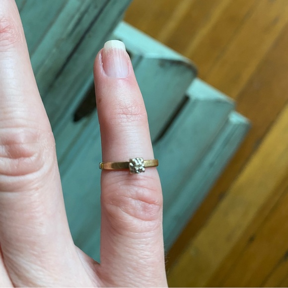 10k Diamond ring - Picture 3 of 4